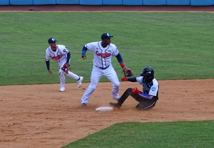 Cachorros, Holguin, beisbol