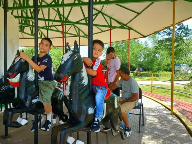amusement park, mambisito, carrousel, Holguín