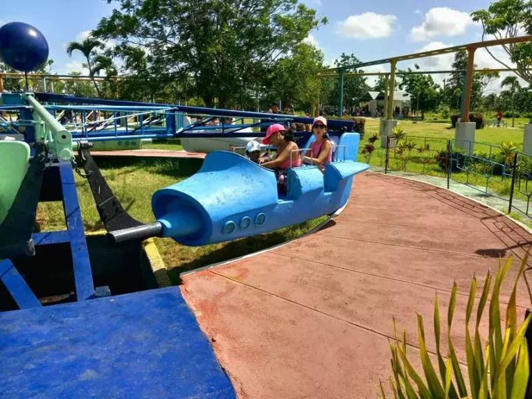 mambisito-fighter-planes-Holguin-f-lissette-rodriguez