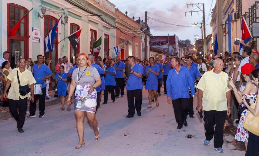 inaugural-parade-Gibara-cinema