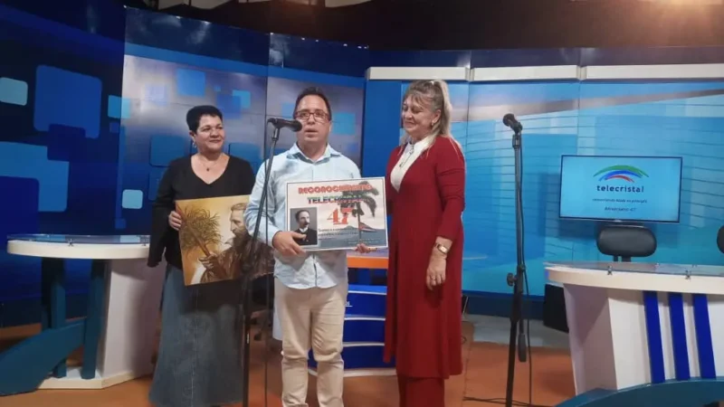 tele, cristal, anniversary, 47, holguin