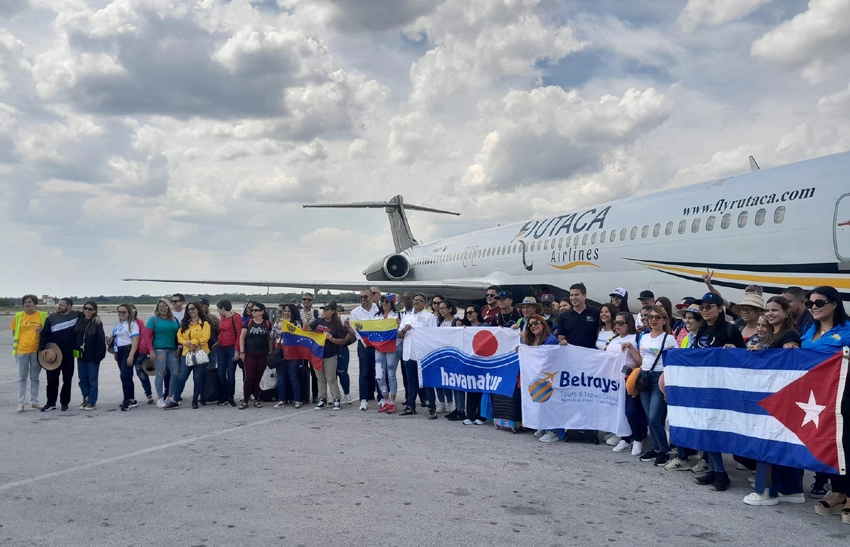 Arrival, holguin, charter, flight, venezuelan, rutaca, airline