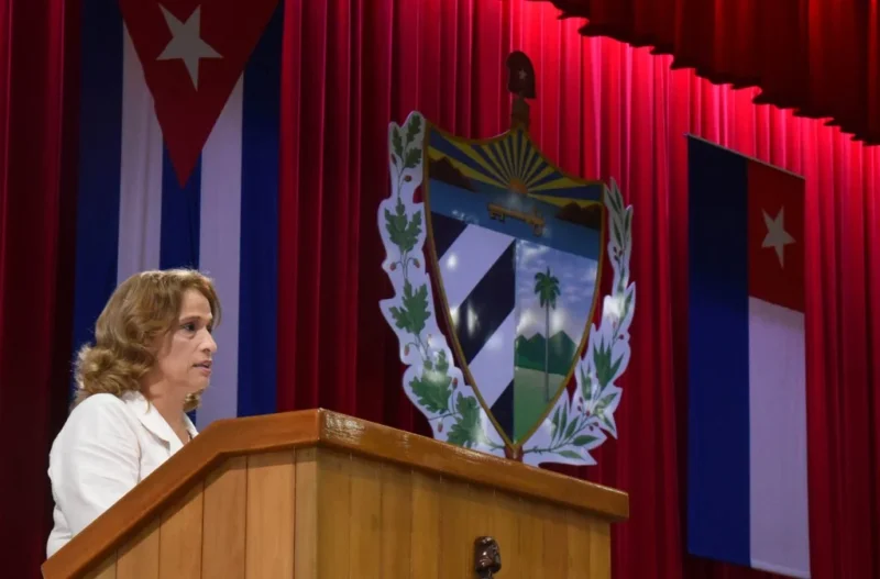 betsy, diaz, minister, domestic, trade