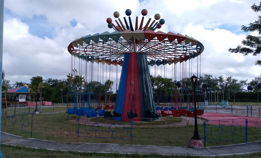 flying, chairs, amusement, park, holguin