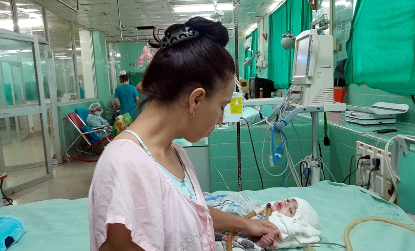 amanda, mother, icu, children, hospital, holguin