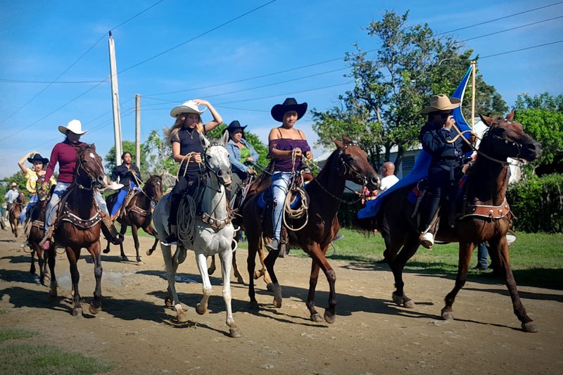 rural, women, urbano, noris, holguin