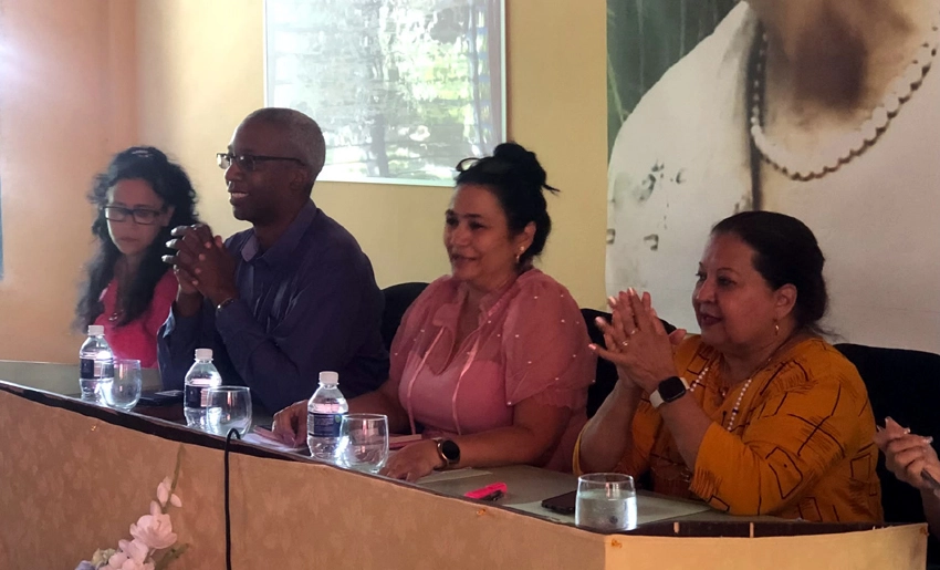The General Secretary of the FMC with Holguin federated women 0