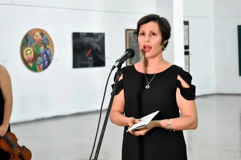 Visual Arts Salon: A Space for Artistic Creativity 0