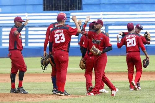 Hurricanes knock out Holguin Cubs 0