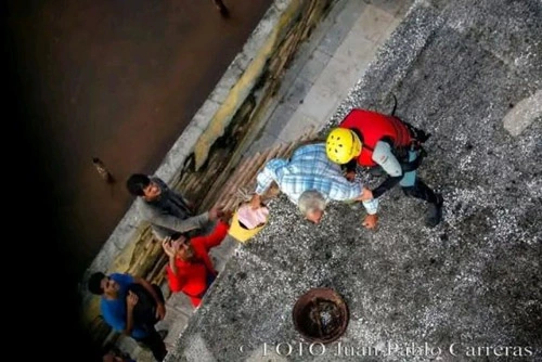 A Mission Possible in the Flooded Community of Altagracia 1