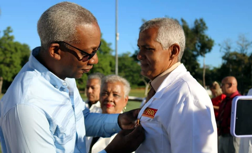 Health professionals honored in Holguin at national ceremony for Latin American Medicine Day 2