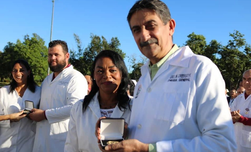 Health professionals honored in Holguin at national ceremony for Latin American Medicine Day 6