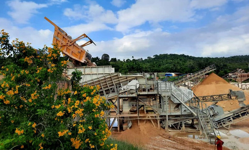 Medano Promotes Production with Local Materials in Holguin