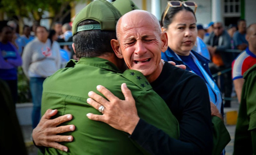 Tribute to the Heroes in Holguin: Duty Turned into Mourning 2
