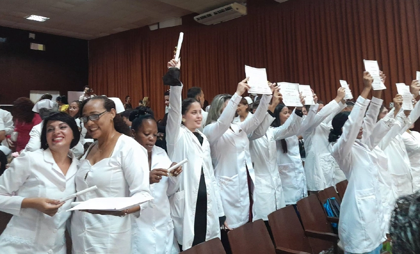 Holguin Graduates First Mid-Level Anesthesia Technicians 0