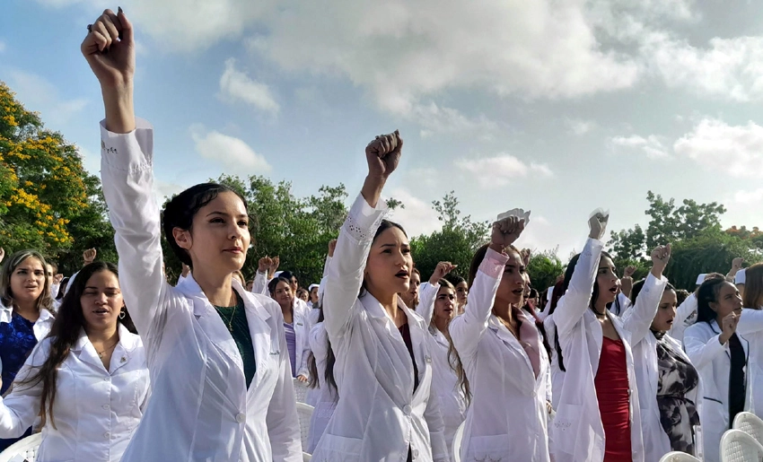 Holguin University of Medical Sciences Graduates Over 860 New Professionals 3