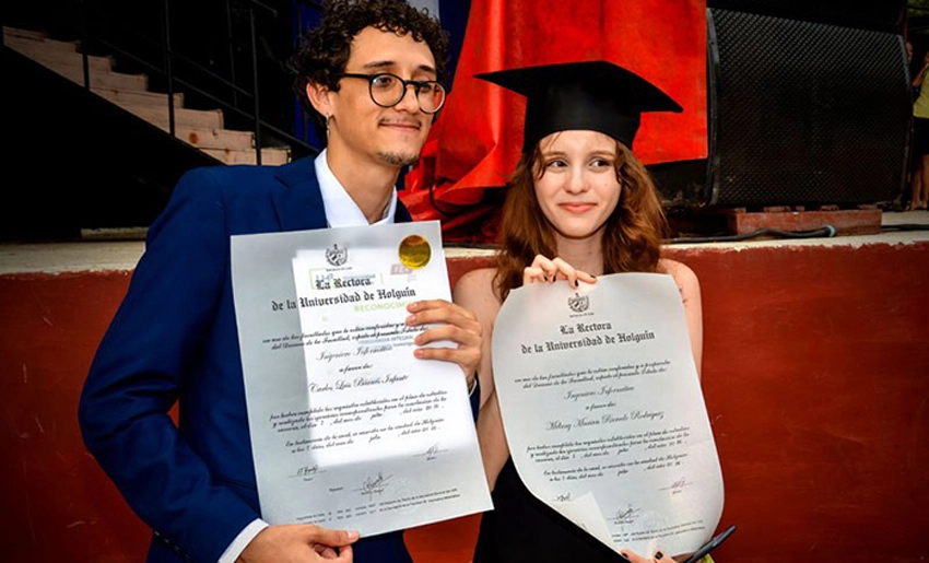 Cuban Universities Graduate New Professionals in Holguin 0