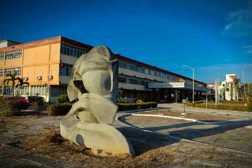 Hospital Clínico Quirúrgico de Holguín, Lucía Iñiguez, Holguín, Cuba, salud