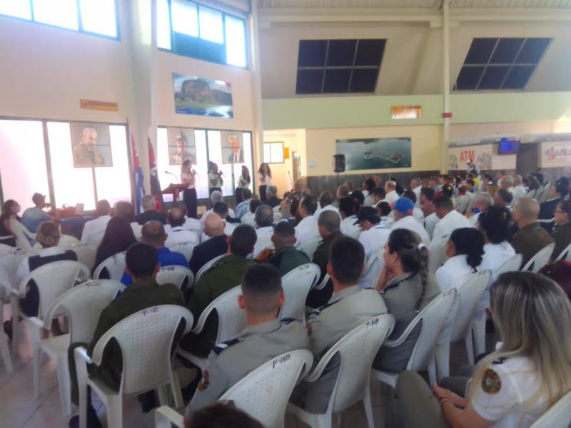 empleados, aeropuerto, Frank País, celebración, día nacional, Holguín