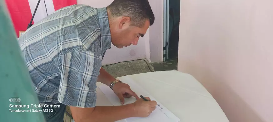 Firma del libro de condolencias, Stefan Krenn, Holguín