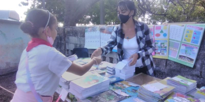 lectores, infantes, círculo infantil, Mario Pozo, Holguín