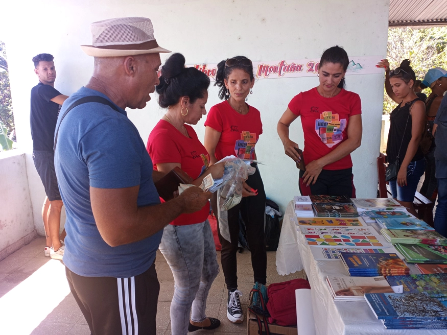 venta, libros, proyecto comunitario voluntad, Plan Turquino, Holguín