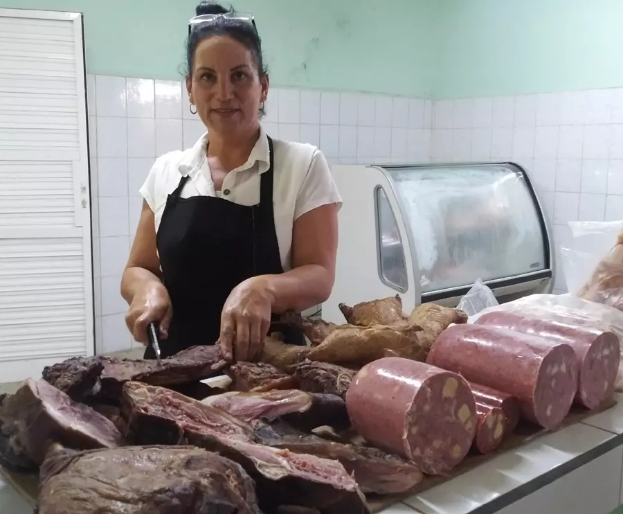 Holguín, Mercado Garayalde, Servicio