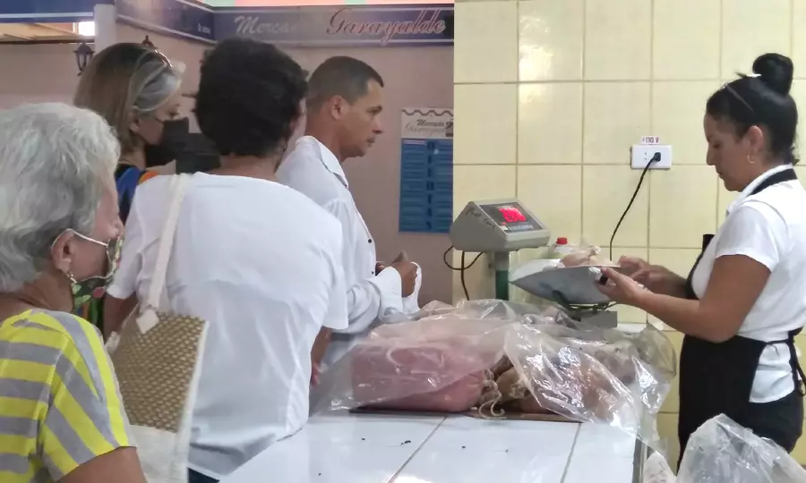 Holguín, Mercado Garayalde, Servicio