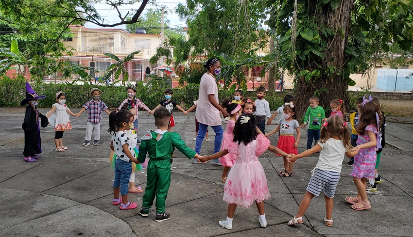 Holguín, Educación, Círculos Infantiles, Lidis Lamorú, Cantautora, Música Infantil Cubana, Infancia