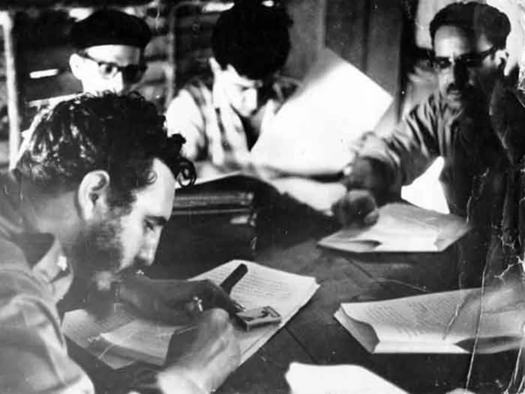 Fidel Castro, firma, ley, reforma agraria, Cuba