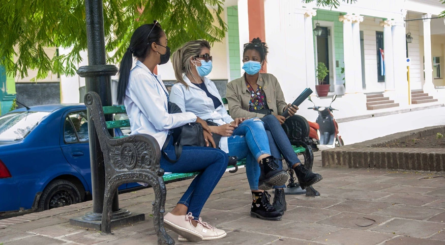 jóvenes, utilización, nasobuco, Holguín