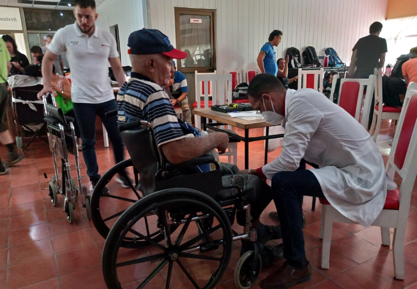 Donación de sillas de rueda a Holguín