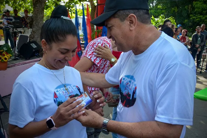 entrega, caranet, juventud, comunista, Holguín