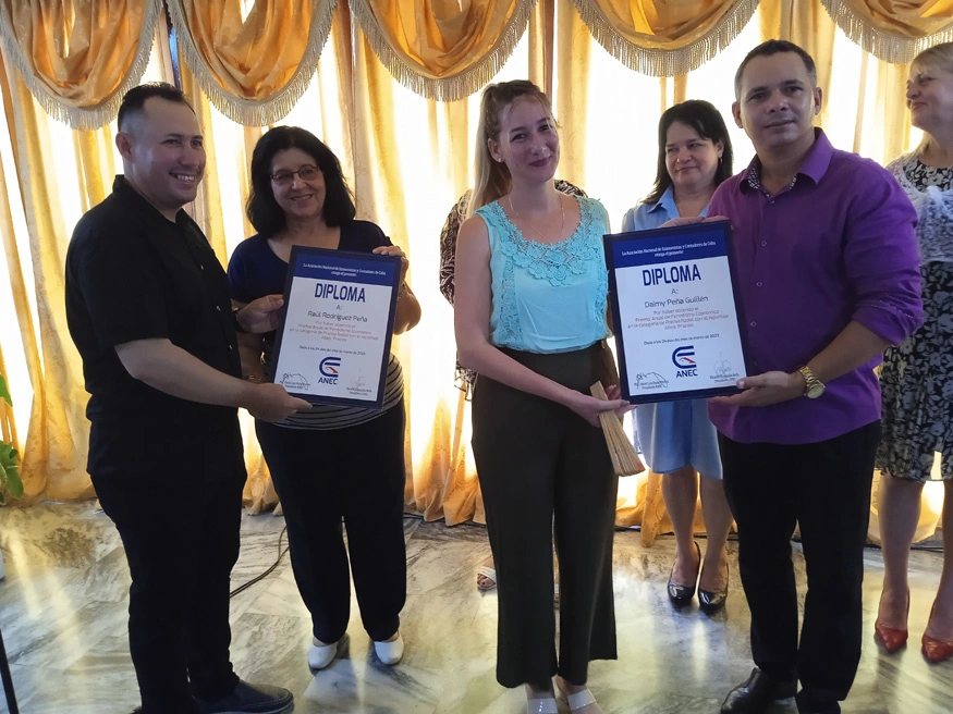 Raúl Rodríguez, Daimy Peña, periodistas, premio periodístico, economía,