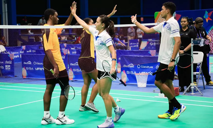 Buen debut, Tamara Oropesa, Badminton