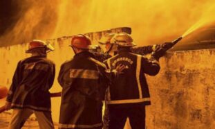 Base de Supertanqueros, Bomberos