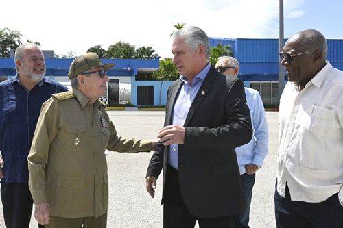 Miguel Díaz-Canel y Raúl Castro