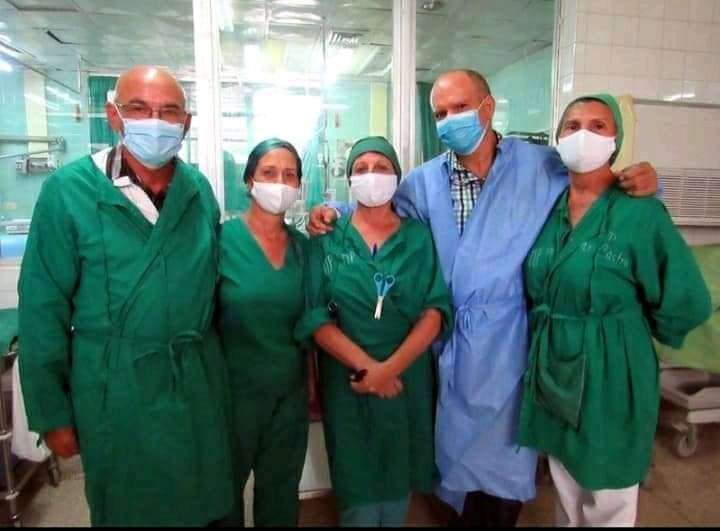 equipo, cuidados intensivos, hospital pediátrico, Holguín