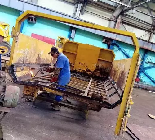 Reparan en Holguín medios para la limpieza comunal 0