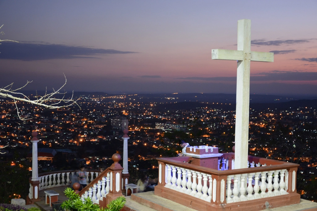 vista nocturna, ciudad de Holguín