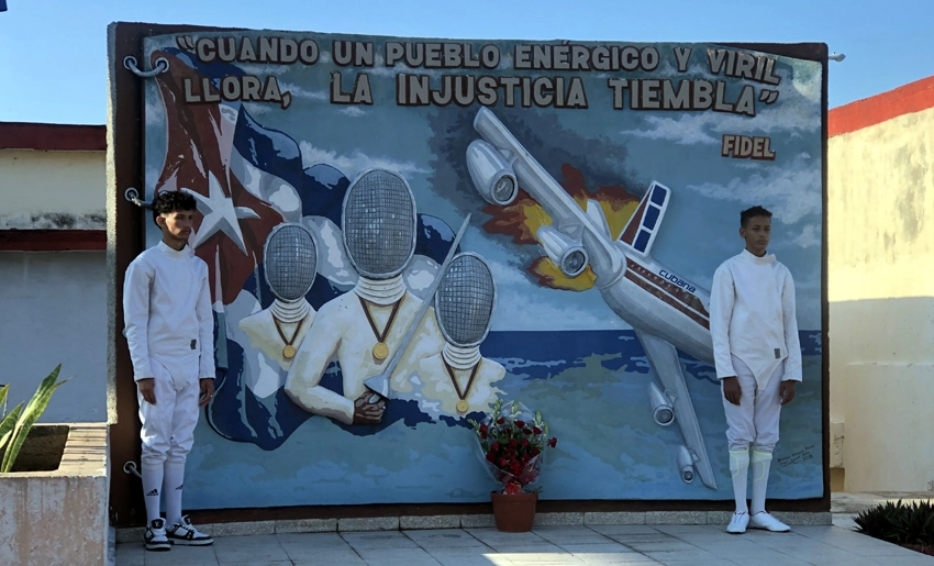 Tributo a víctimas del crimen de Barbados, Holguín