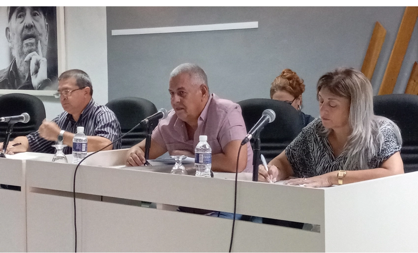 Dirigentes de Holguín, análisis situación contaminación por basura