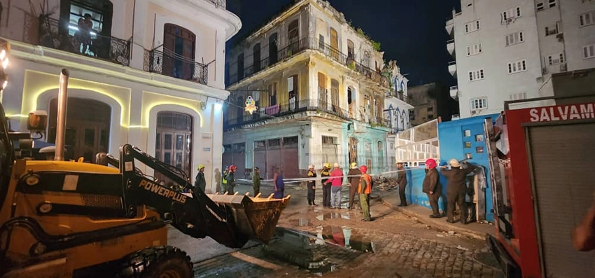 Labores de rescate, derrumbe de edificio, Habana Vieja, Cuba
