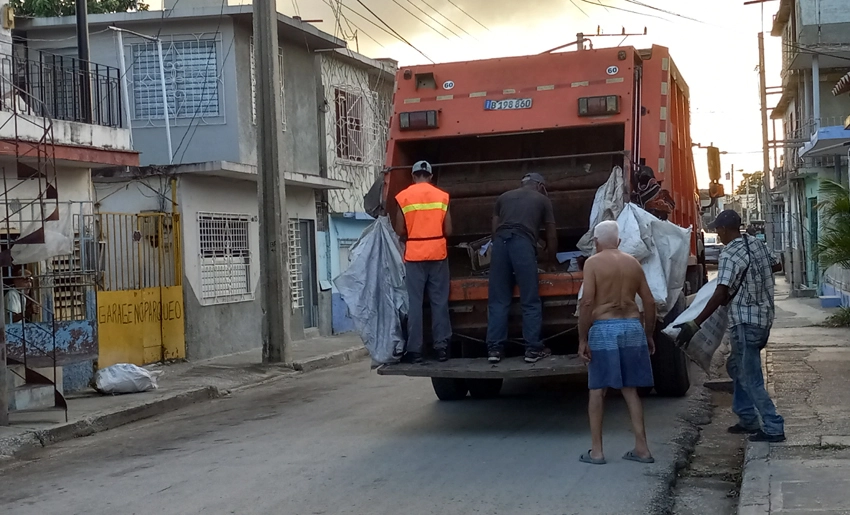 Recogida de basura, Holguín, Cuba