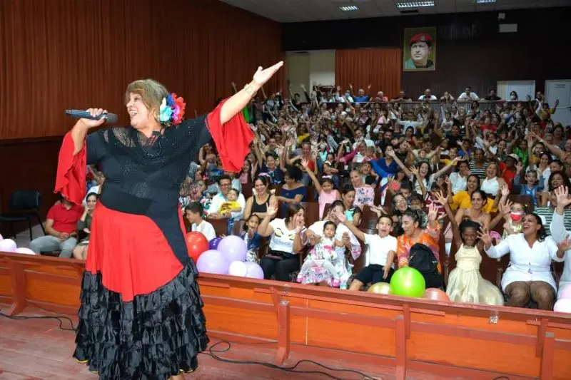 concierto, Lidis Lamorú, Música desde el corazón, profesionales salud, Hospital Lenin