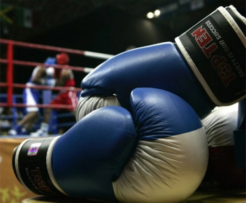 Guantes, boxeo, torneo boxístico de Karagandá