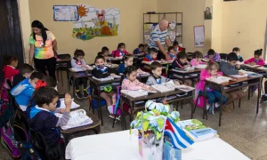 Héctor Manuel, orgulloso de sus 50 años como educador 0