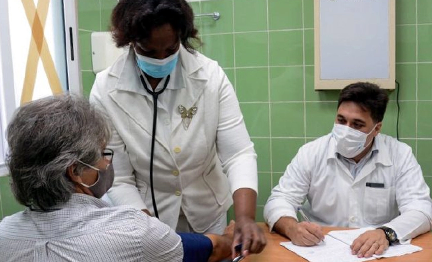 Médico y enfermera de la familia, Cuba, Holguín