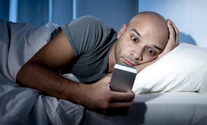 Insomnio, hombre, teléfono