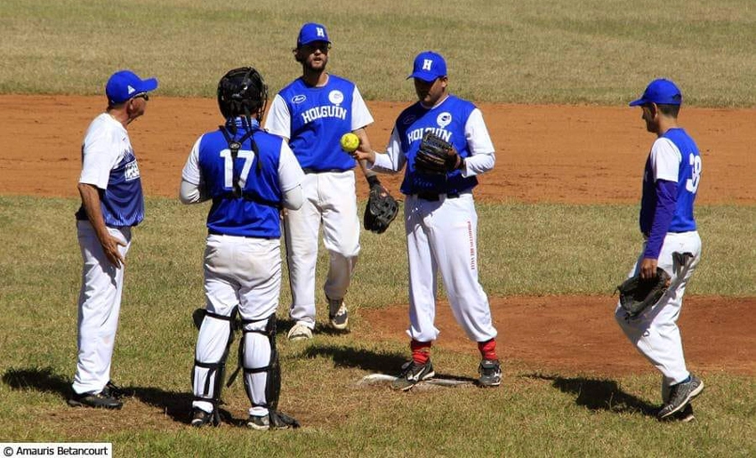 Integrantes equipo de softbol de la prensa, Holguín